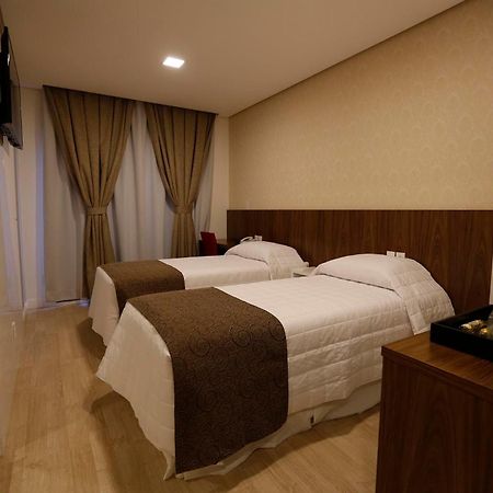 Holiday & Business Hotel - Em Frente Ao Centro De Eventos E Arena Conda Chapecó الغرفة الصورة