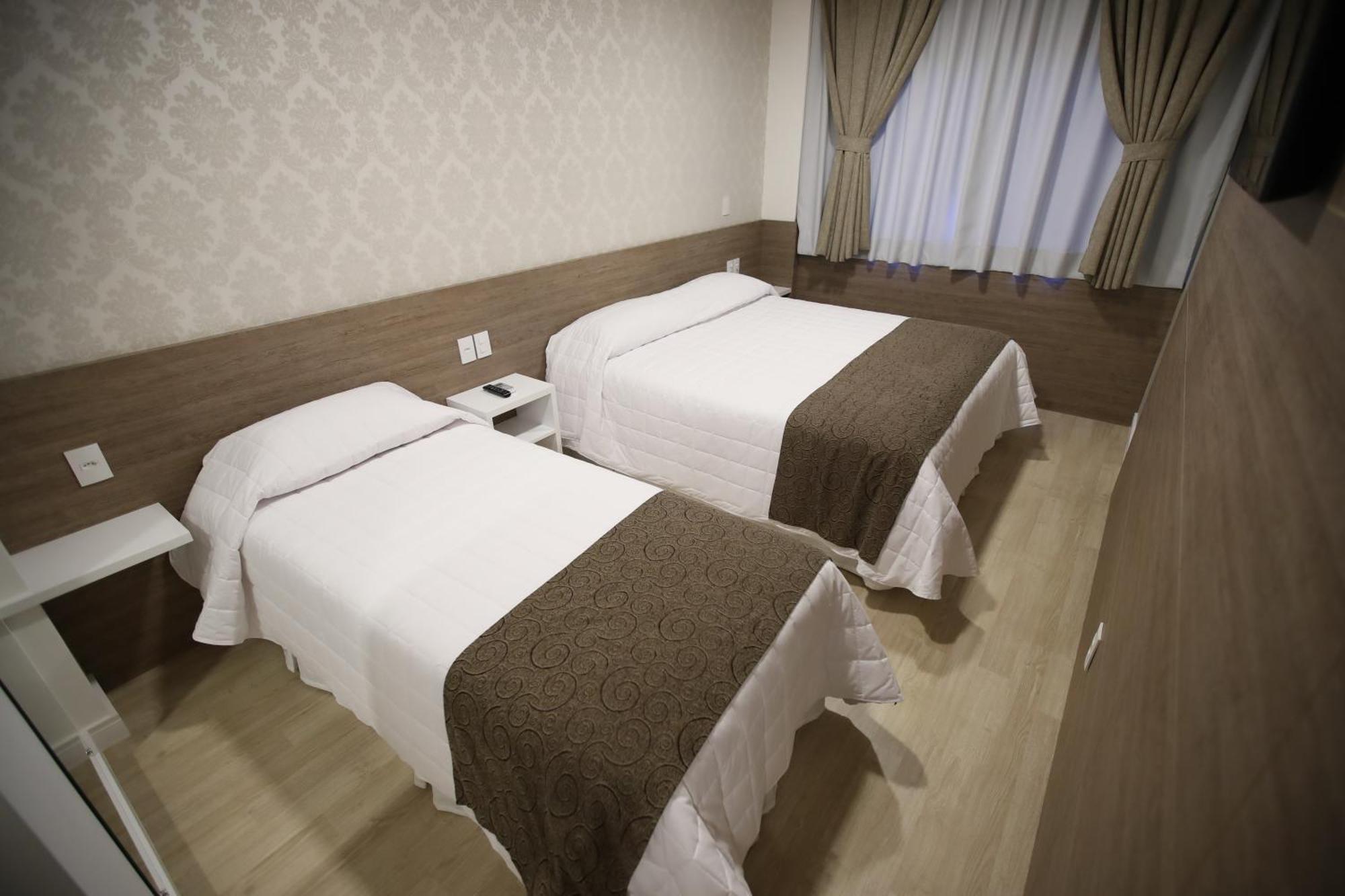 Holiday & Business Hotel - Em Frente Ao Centro De Eventos E Arena Conda Chapecó الغرفة الصورة