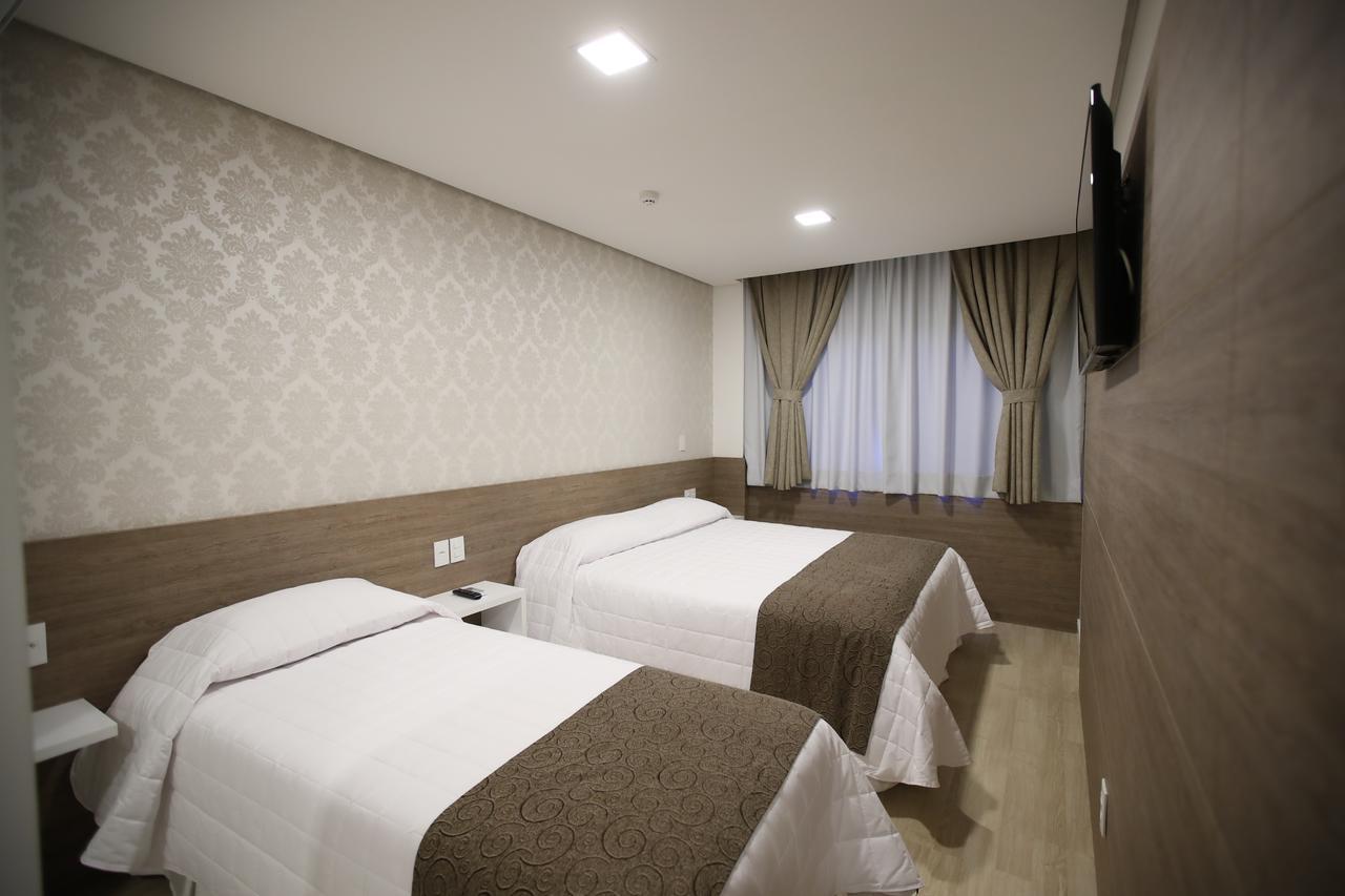 Holiday & Business Hotel - Em Frente Ao Centro De Eventos E Arena Conda Chapecó الغرفة الصورة